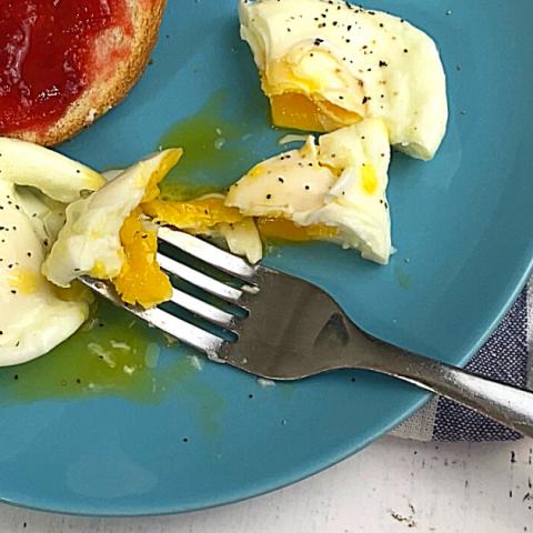 https://justmicrowaveit.com/wp-content/uploads/2020/11/microwave-poached-eggs-facebook-1-480x480.png