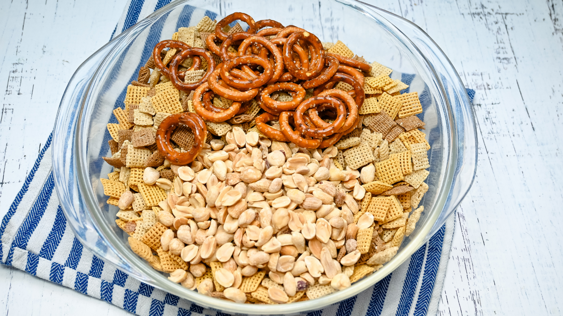 How to make Microwave Chex Mix | Just Microwave It